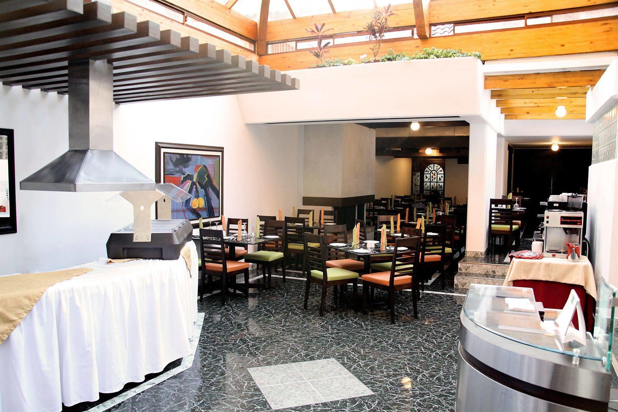 Hotel Dann Norte Bogotá Étterem fotó